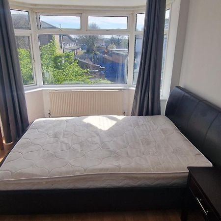 Ritz Place 3 Northolt  Bagian luar foto