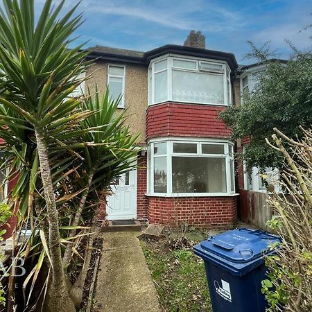 Ritz Place 3 Northolt  Bagian luar foto
