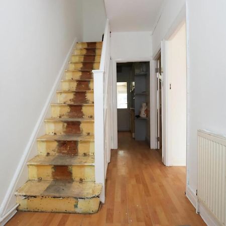 Ritz Place 3 Northolt  Bagian luar foto