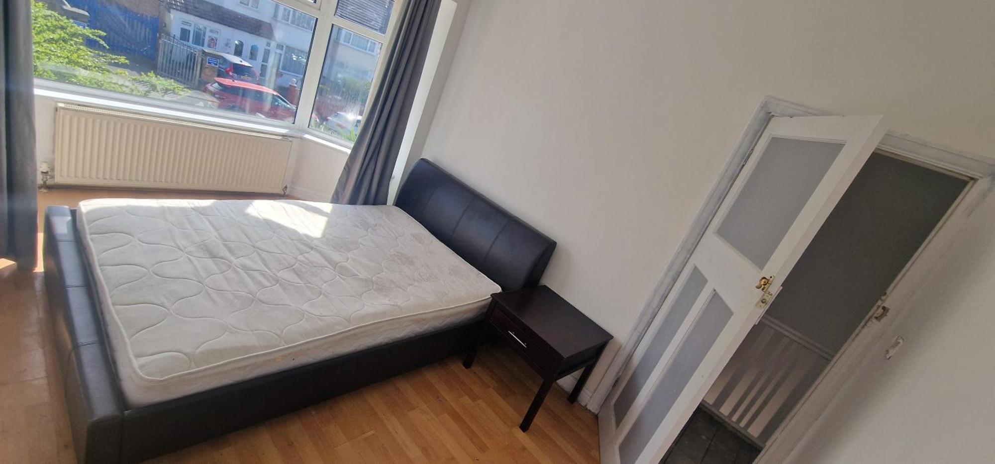 Ritz Place 3 Northolt  Bagian luar foto