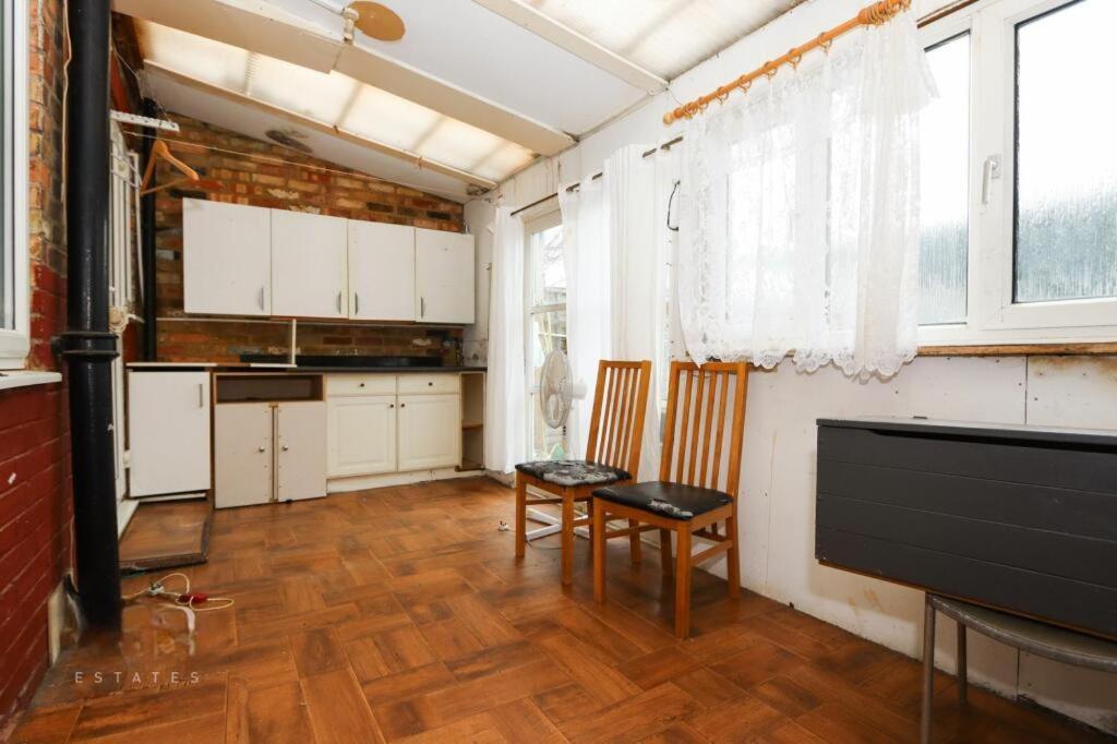 Ritz Place 3 Northolt  Bagian luar foto