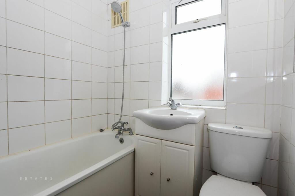Ritz Place 3 Northolt  Bagian luar foto